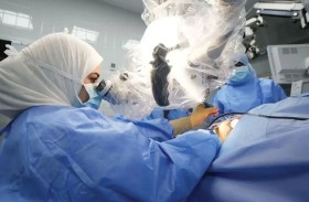 أول زراعة قوقعة باستخدام يد روبوتية