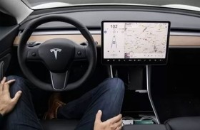 سائق تسلا متهور يقتل عائلة من 3 أفراد
